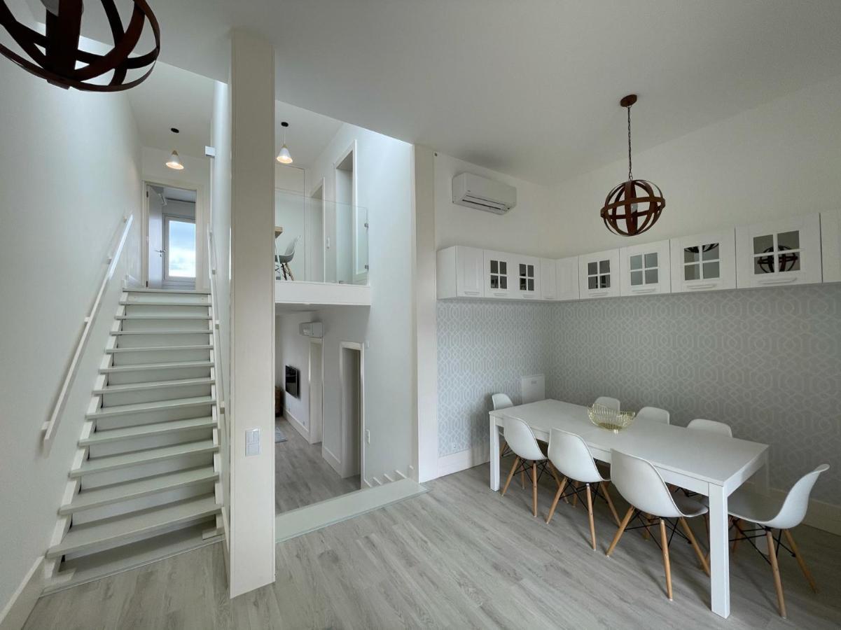 Beautiful Penthouse With Terrace - 4 Minute Walk To The
