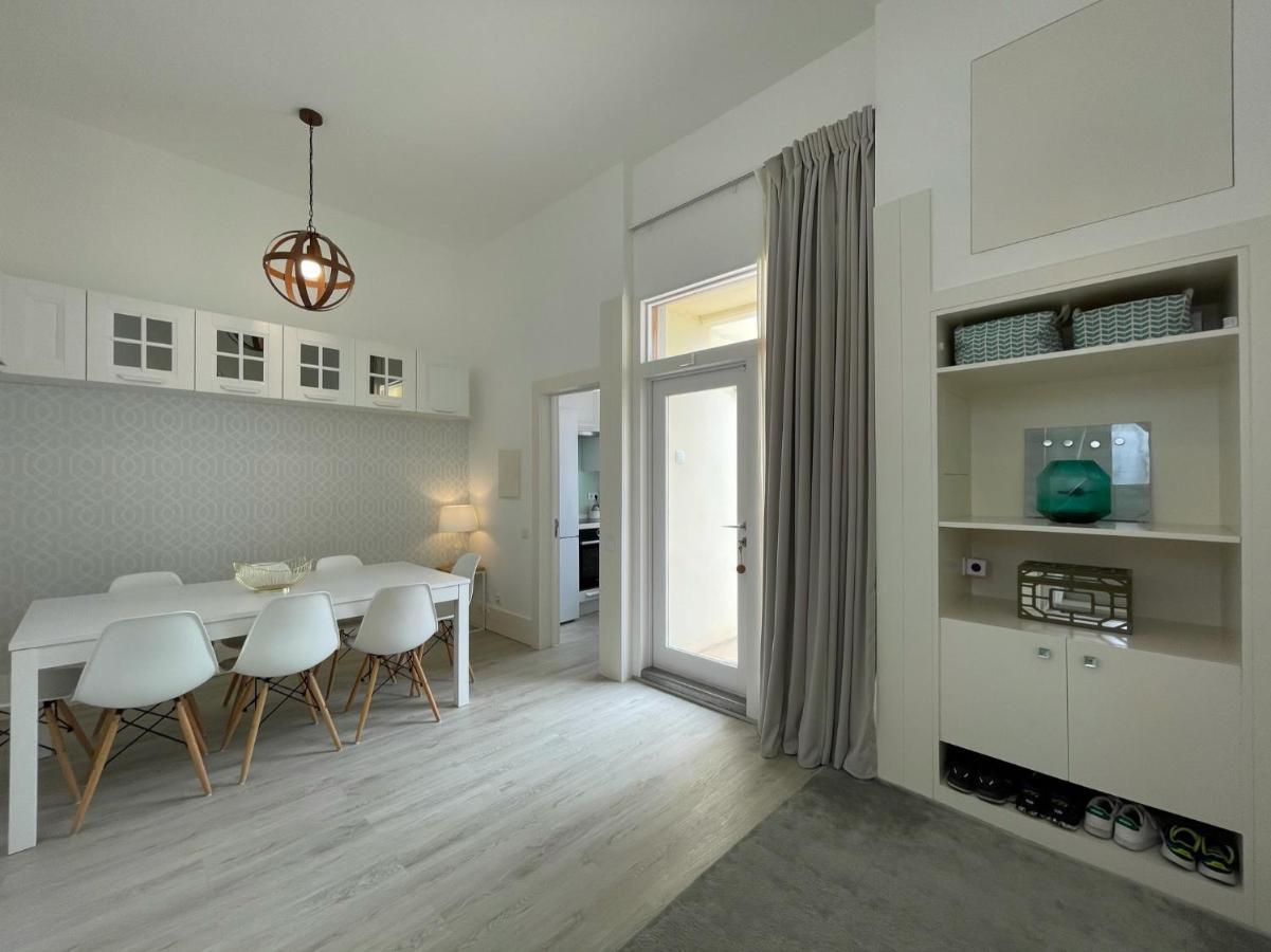 Apartment Beautiful Penthouse With Terrace - 4 Minute Walk To The Troia