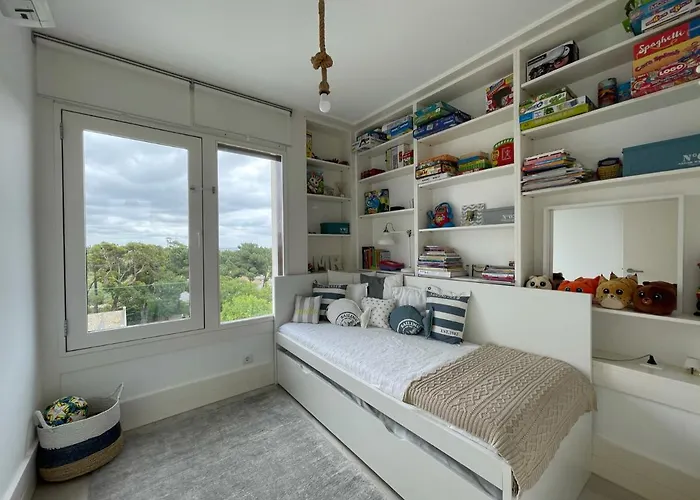 Beautiful Penthouse Apartment With Terrace - 4 Minute Walk To The Beach