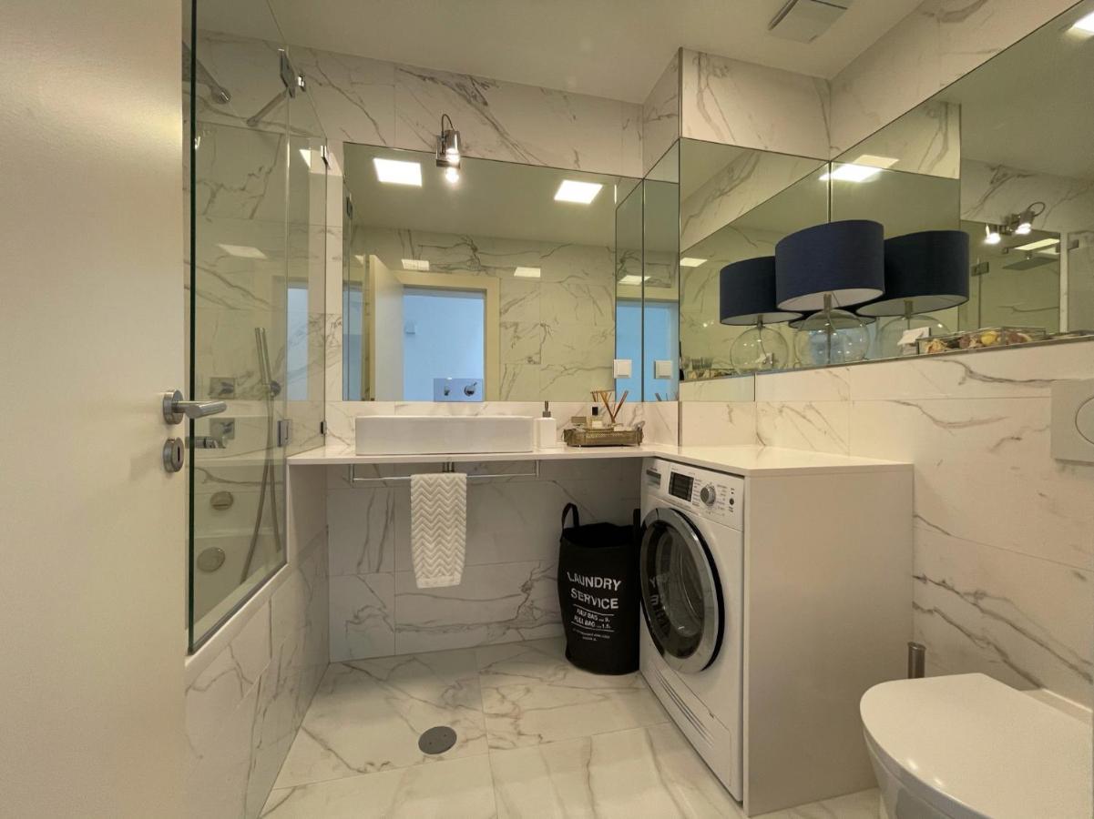 Apartament Beautiful Penthouse With Terrace - 4 Minute Walk To The *